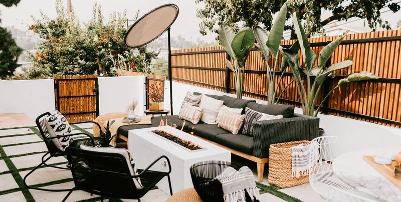 backyard decorating ideas, black and white outdoor space