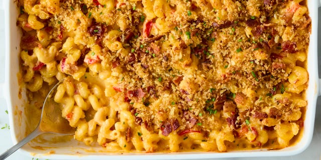 mac and cheese with pimentos and bacon topped with breadcrumbs