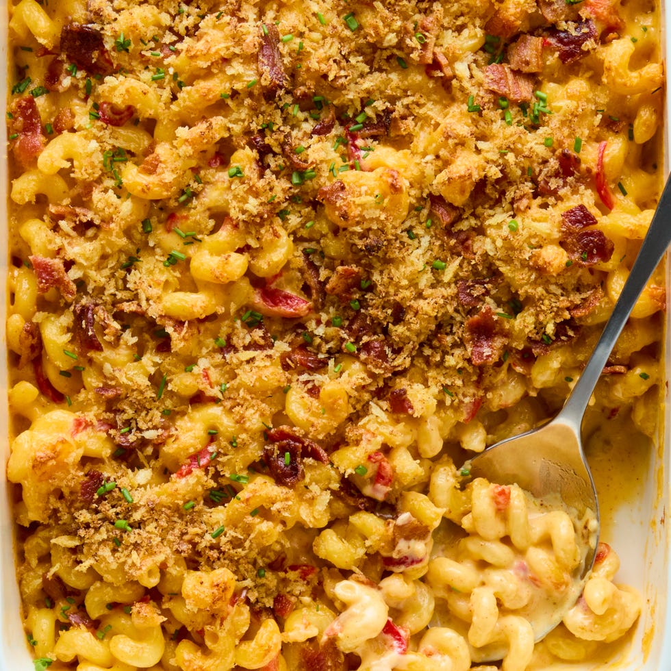 mac and cheese with pimentos and bacon topped with breadcrumbs