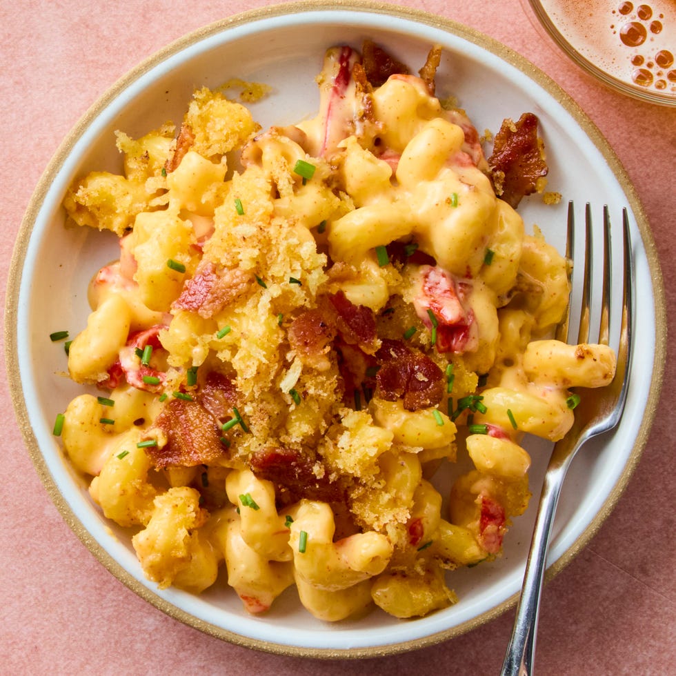 mac and cheese with pimentos and bacon topped with breadcrumbs