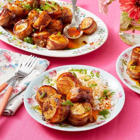 bacon wrapped scallops with chili butter pink background