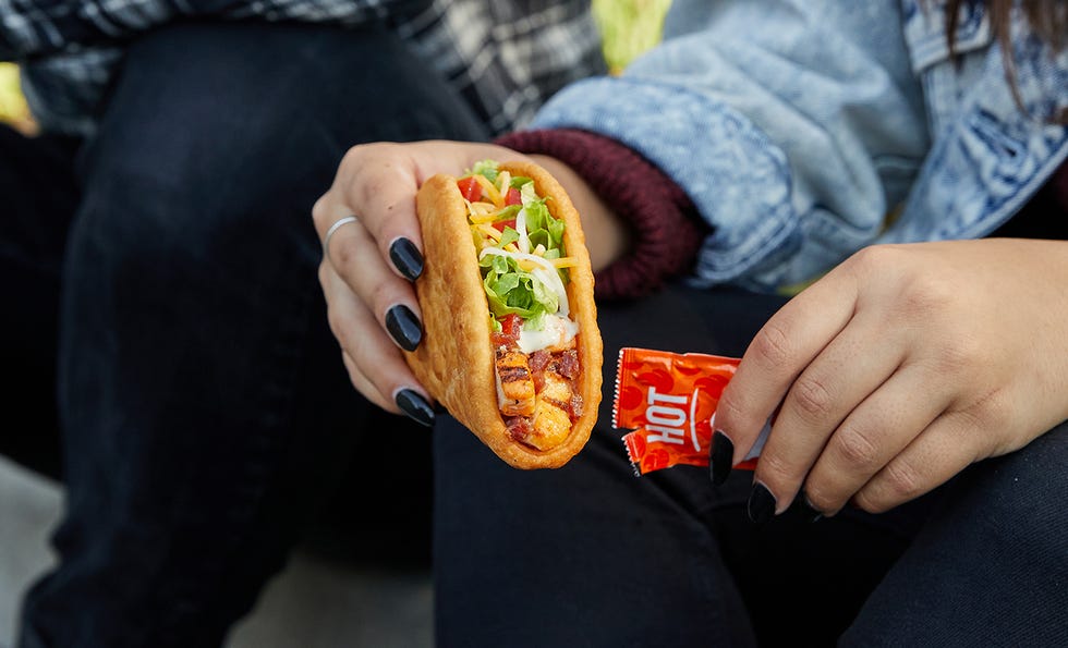 Taco Bell Is Bringing Back The Bacon Club Chalupa On Christmas Eve 4225