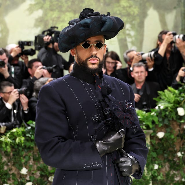 Foto: Bad Bunny Channels 'The Garden of Time' Protagonist at the 2024 Met Gala