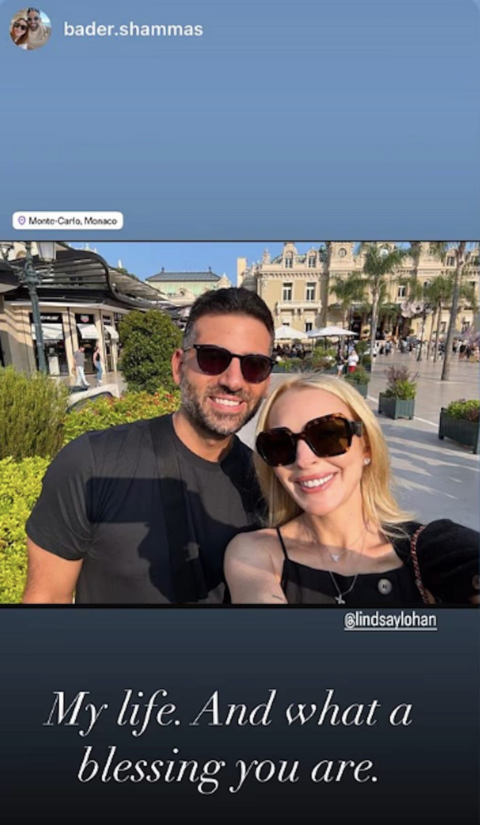 een stel geniet van een moment in Monte Carlo, Monaco