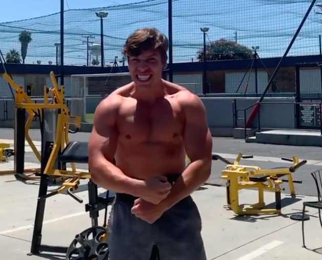 Joseph Baena Shows Off His Bodybuilder Poses After Leaning Down