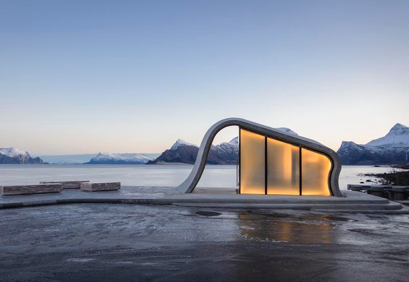 il bagno pubblico panoramico dell'area di sosta di ureddplassen