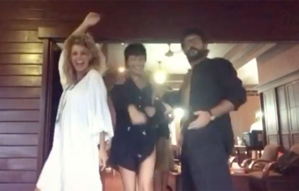 Úrusla Corberó baila junto a sus compañeros de 'La casa de papel'.