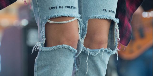 ripped-jeans-in-de-zon