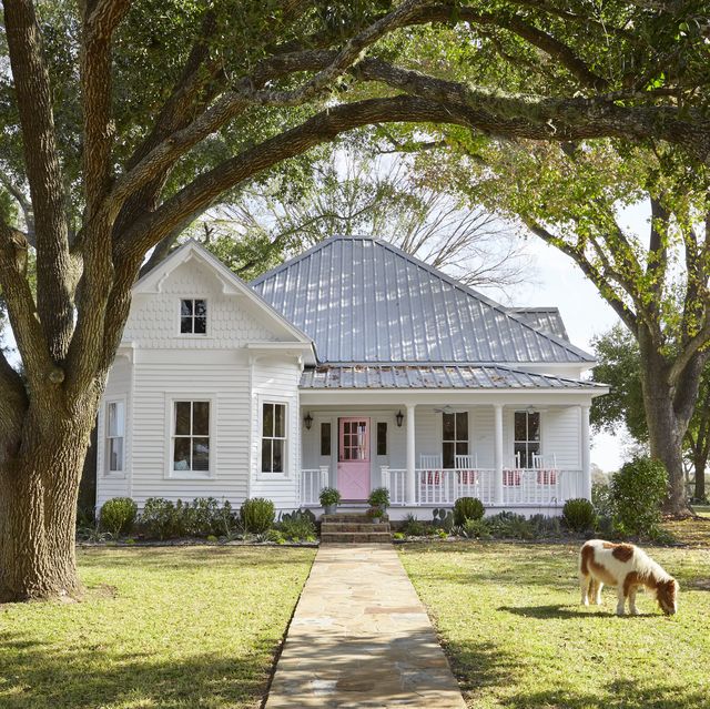 bailey mccarthy white texas farmhouse with pink front door