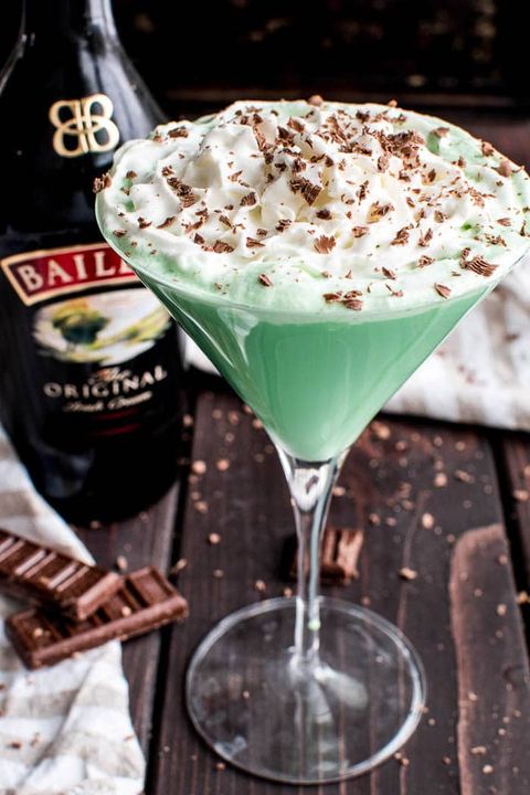 baileys mint martini with chocolate bars
