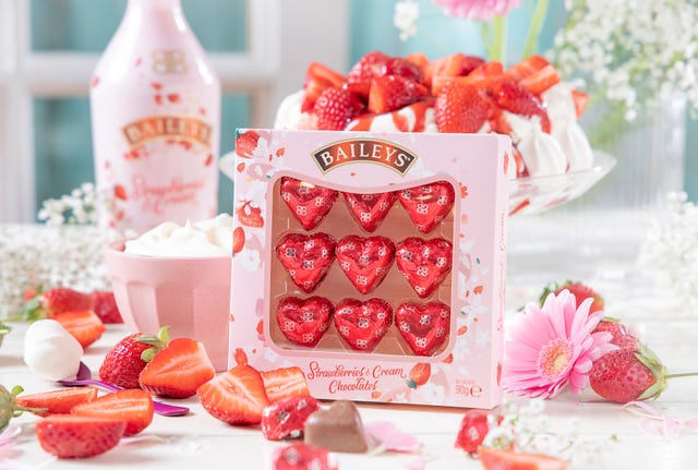 Pink, Food, Party favor, Sweetness, Wedding favors, Party, Strawberry, Strawberries, Peach, Plant, 