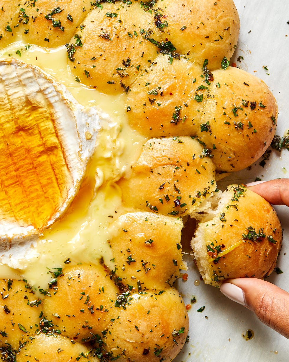 baked brie wreath