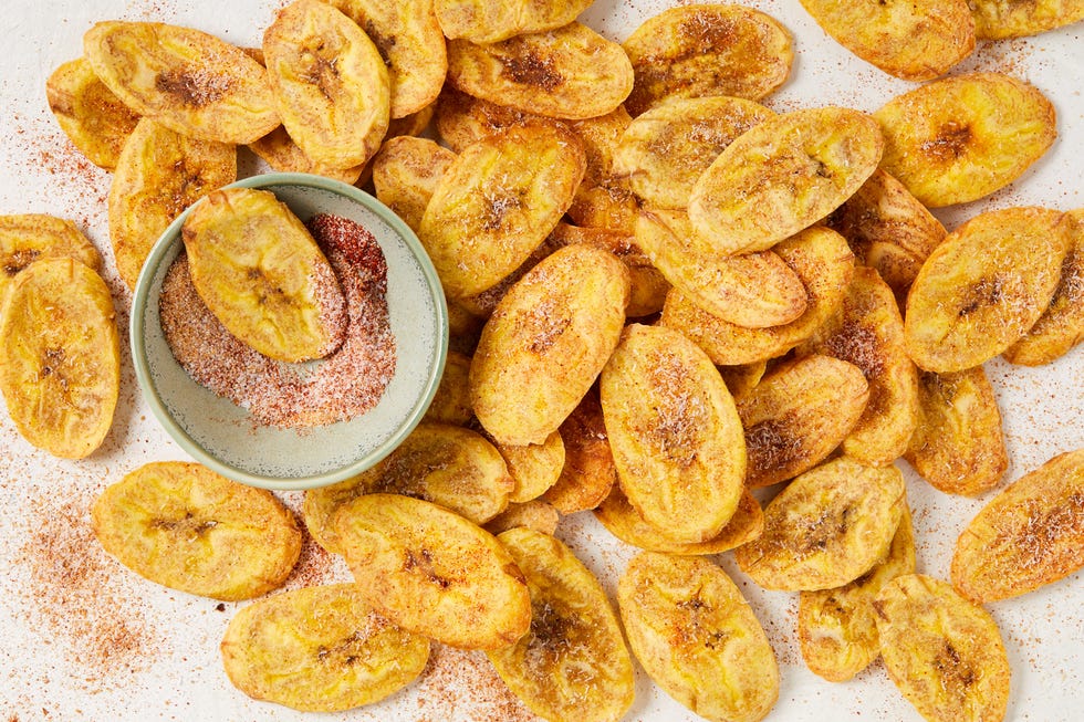 baked plantain chips with spicy cinnamon sugar