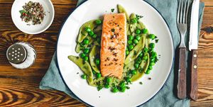 baked salmon with spinach pasta and green peas