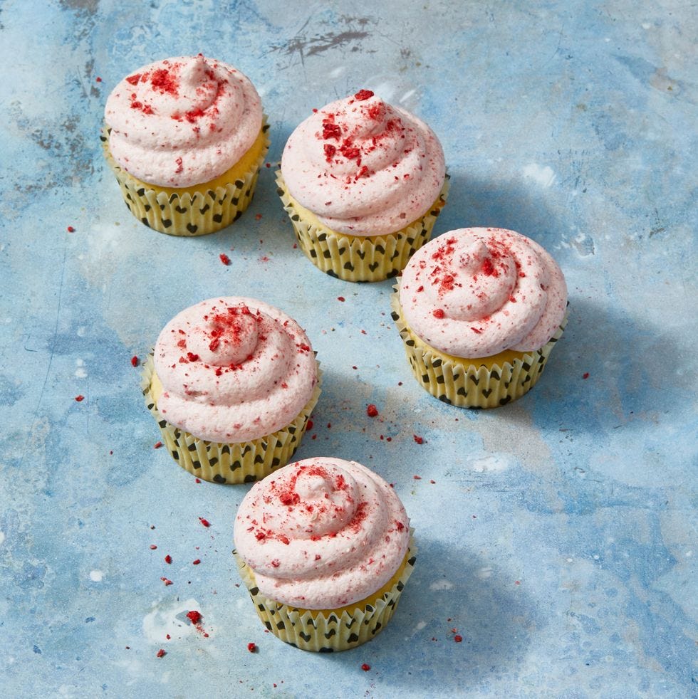 lemon cupcakes with strawberry frosting