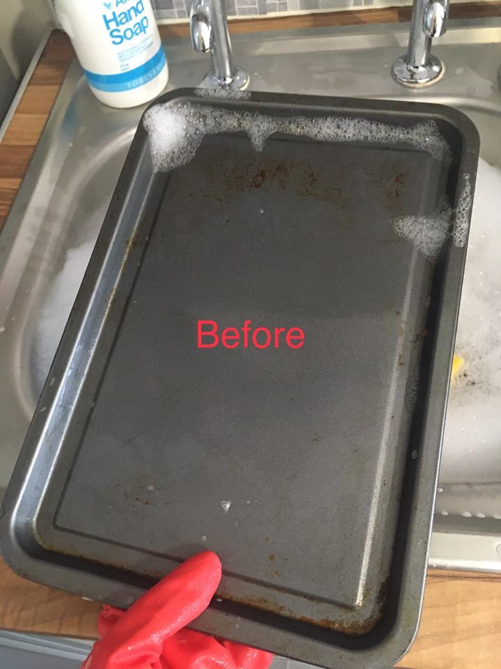 Tackle Your Toughest Stains With This Roasting Pan Cleaning Hack.