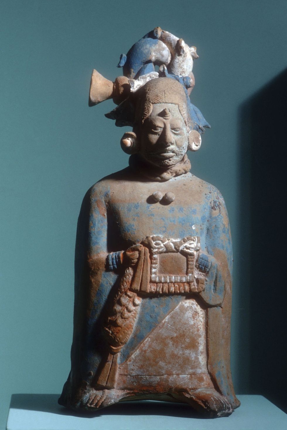 Een beschilderd beeld van aardewerk van een adellijke Mayadame in het Museo Nacional de Antropologa in MexicoStad Mexico