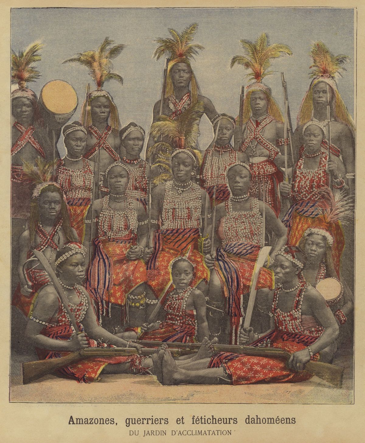 Vanaf het eind van de zeventiende eeuw tot het begin van de twintigste eeuw werd het WestAfrikaanse koninkrijk Dahomey in het huidige Benin beschermd door een regiment dat alleen uit vrouwen bestond De vrouwen die hier zijn afgebeeld op een negentiendeeeuwse litho stonden bekend als geduchte krijgers