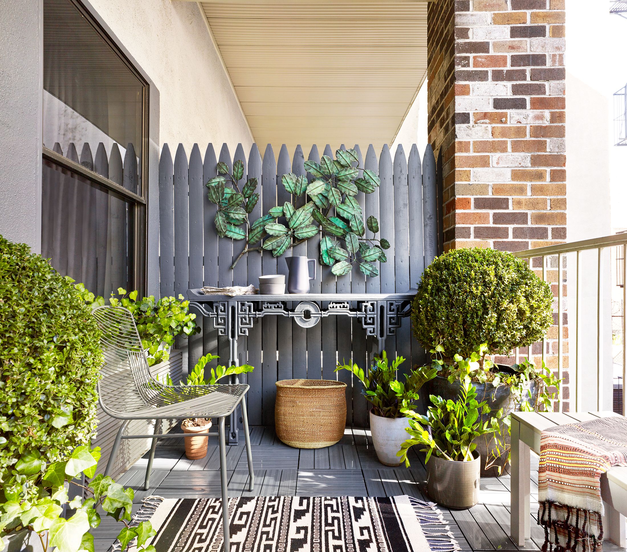 12 Apartment Balcony Garden Decorating Ideas and Designs