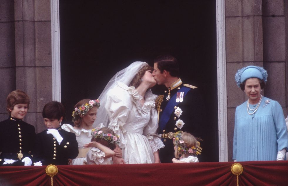 Queen Elizabeth II: Happy times on the balcony of Buckinham Palace for Prince Charles and Princess Diana right after their wedding, July 29, 1981.  (Photo by Hulton Archive) (Photo: Getty Images)