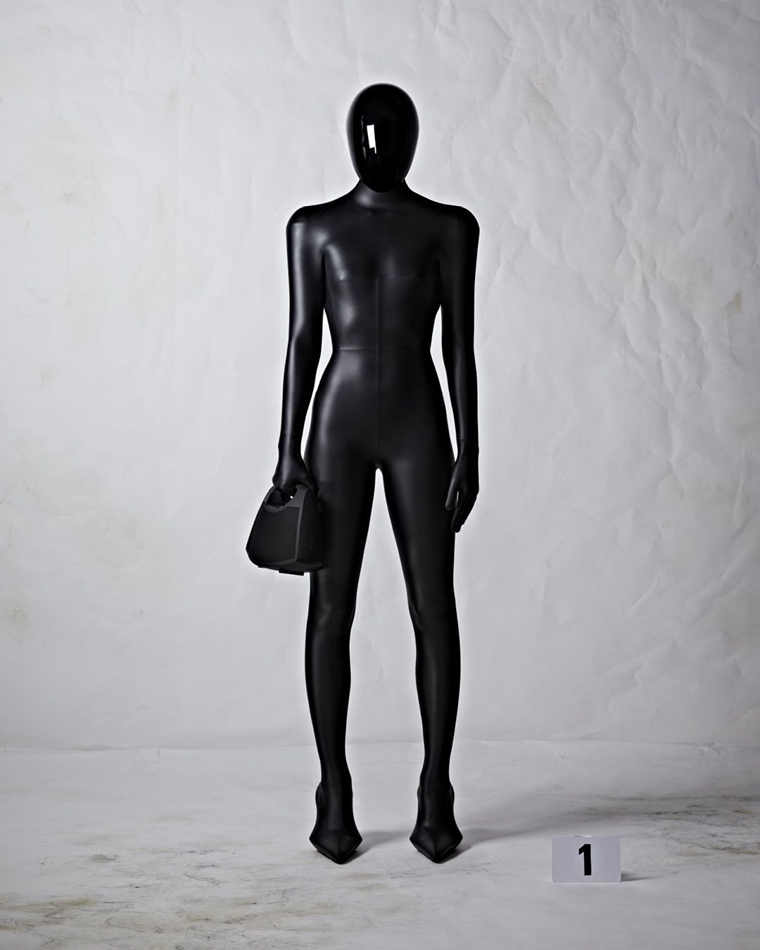BALENCIAGA　写真集　絶版 BALENCIAGA 2023年フォールコレクション | HIGHSNOBIETY.JP