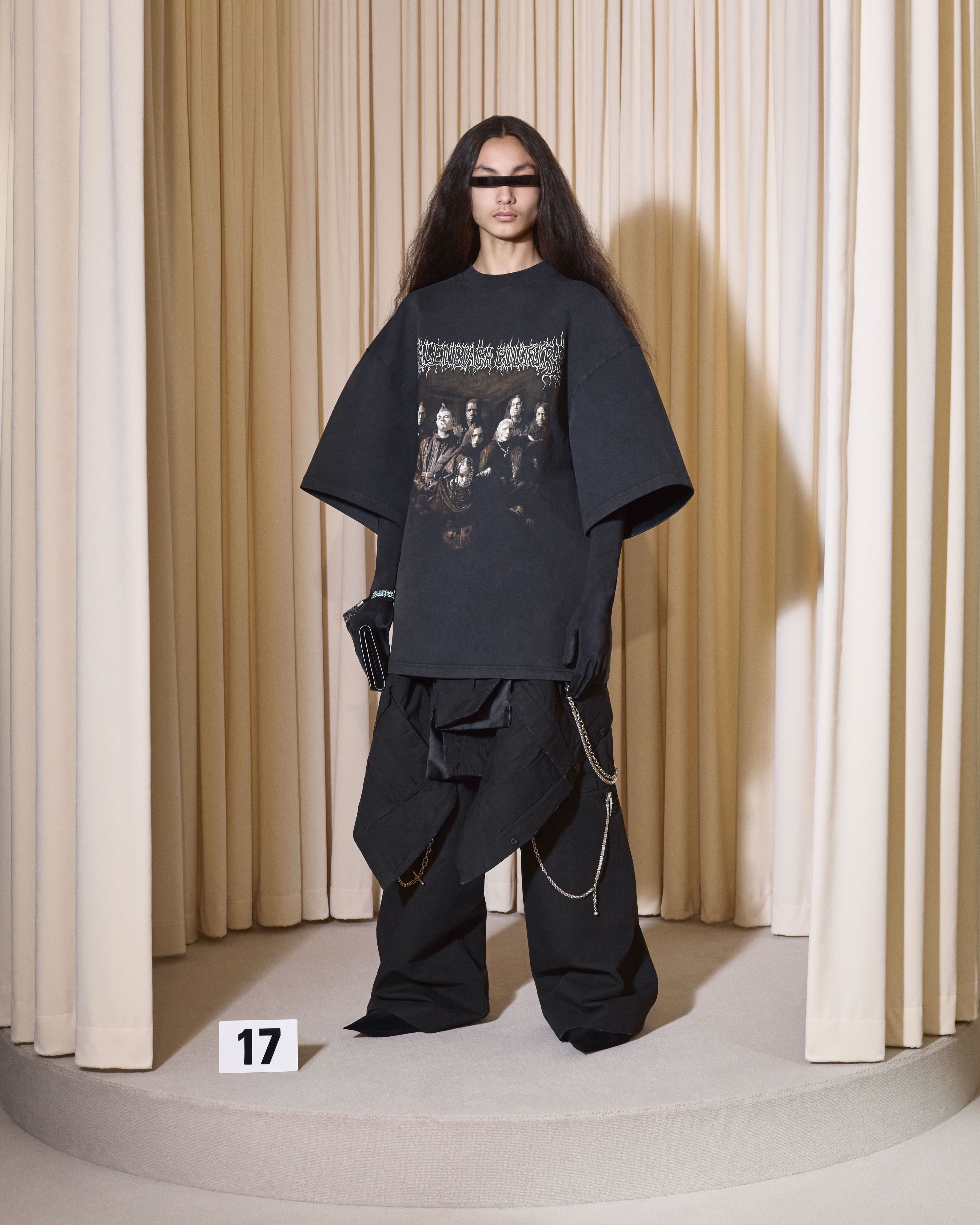 Balenciaga Fall 2024 Couture Review: Past and Present Collide Balenciaga Fall 2024 Couture Review: Past and Present Collide