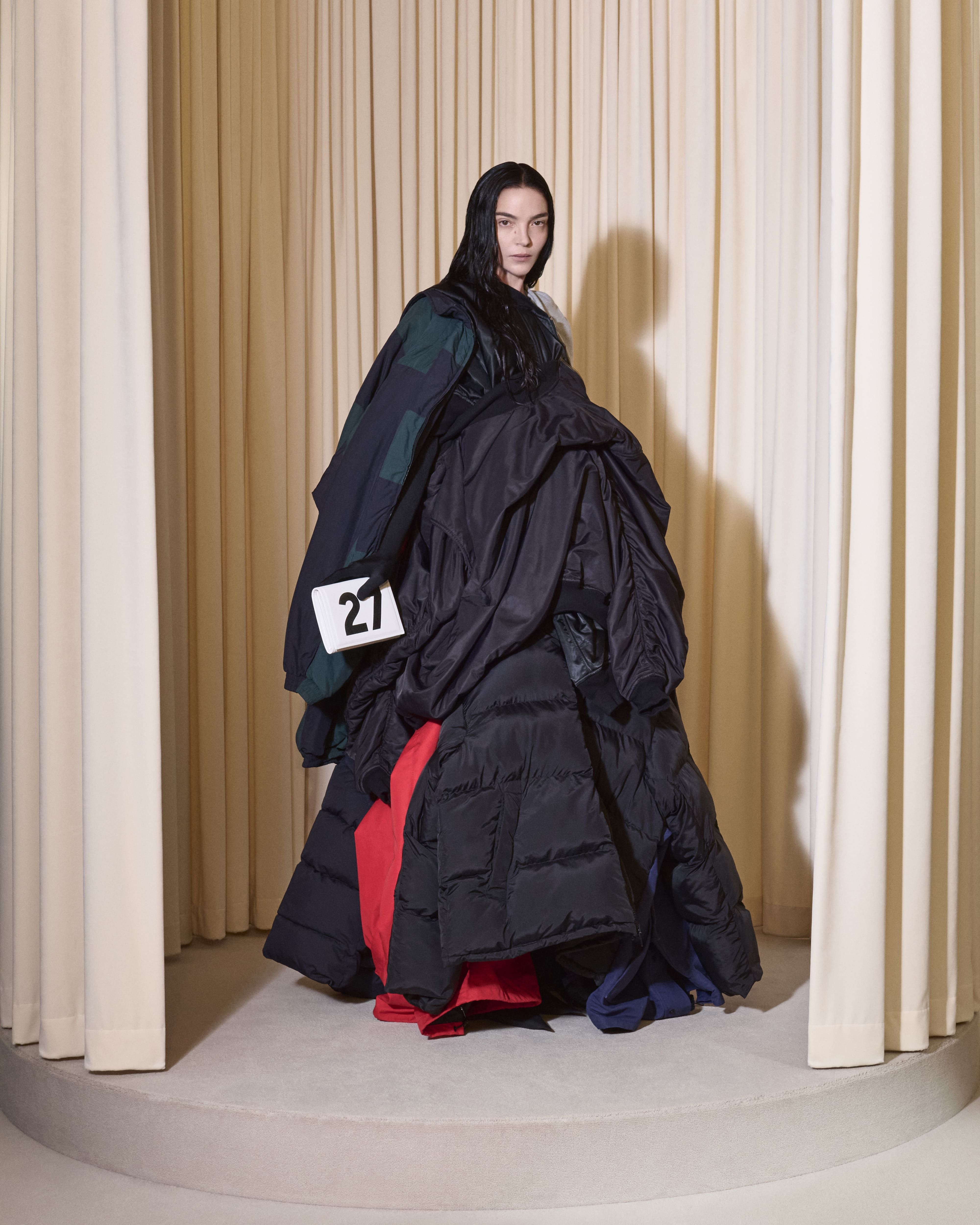 La sfilata Haute Couture Autunno Inverno 2024 2025 di Balenciaga