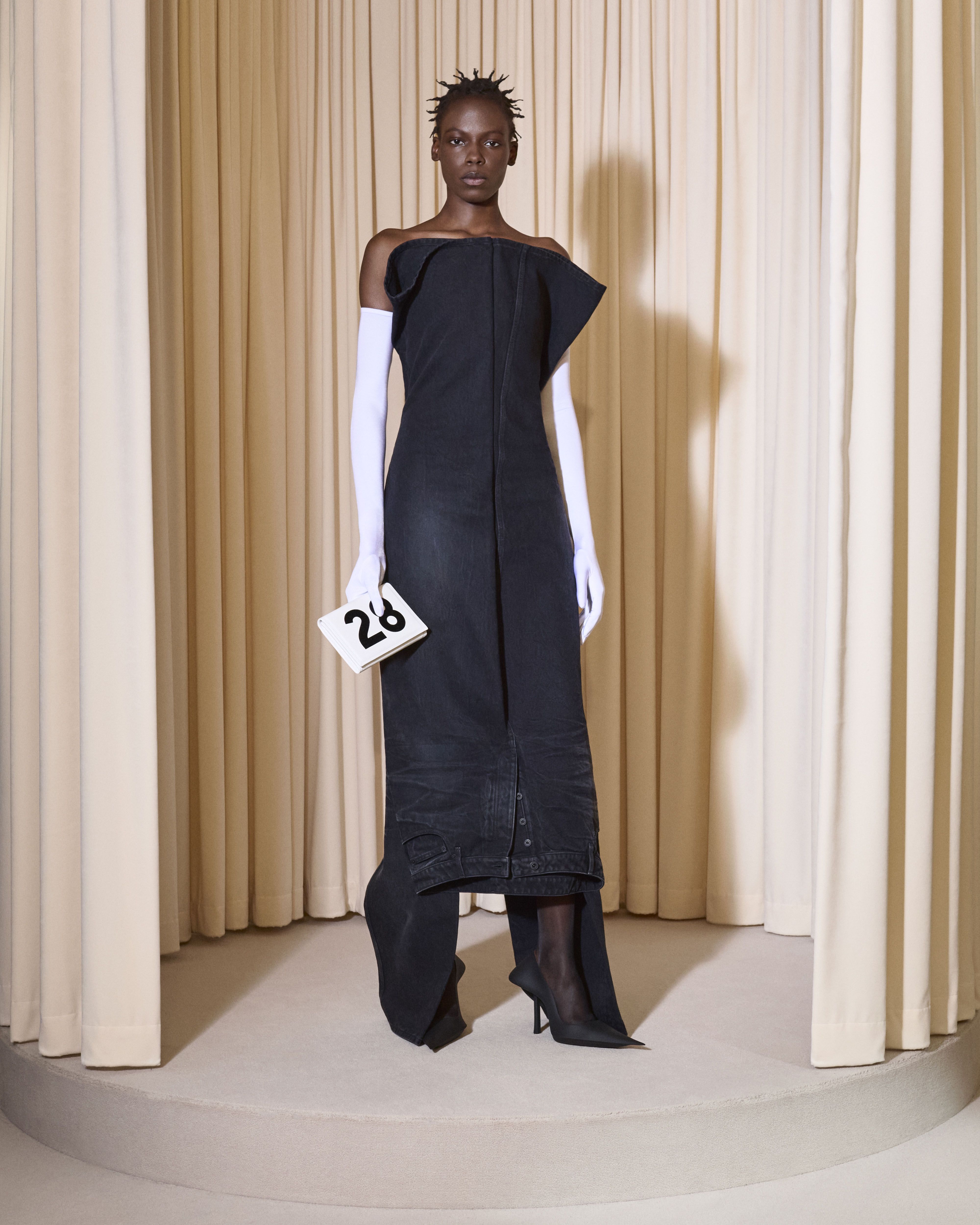 Balenciaga Fall 2024 Couture Review: Past and Present Collide Balenciaga Fall 2024 Couture Review: Past and Present Collide