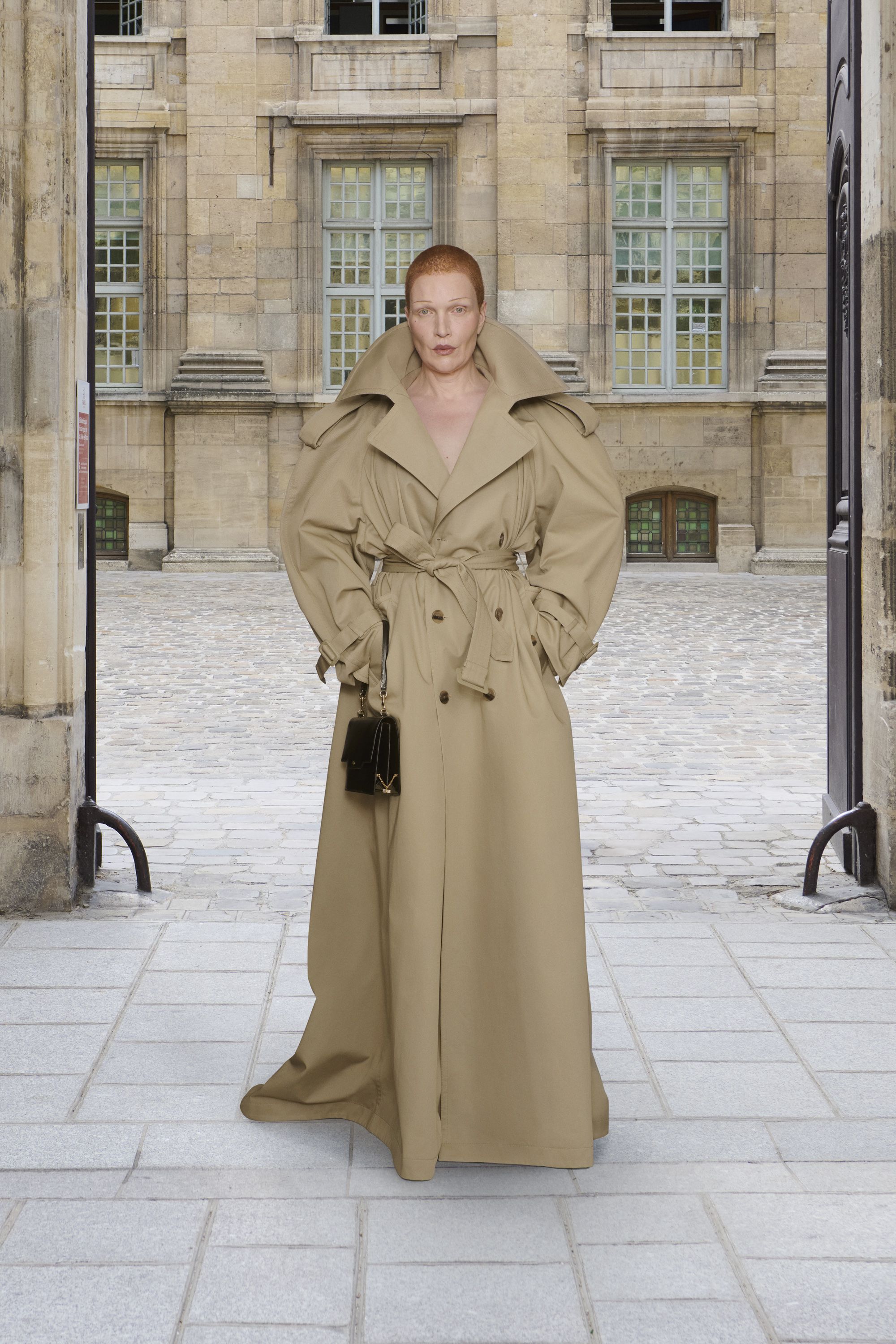 BALENCIAGA トレンチコート 17SS デムナ・ヴァザリア期 デムナ期. デムナによる最後の「バレンシアガ」。“ラグジュアリー