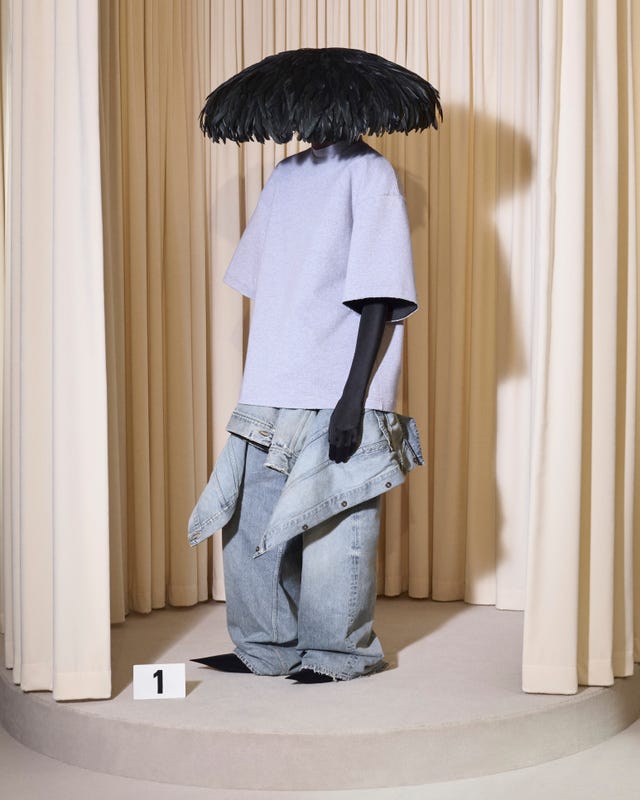 バレンシアガ（BALENCIAGA）2024-25秋冬オートクチュールコレクション 
