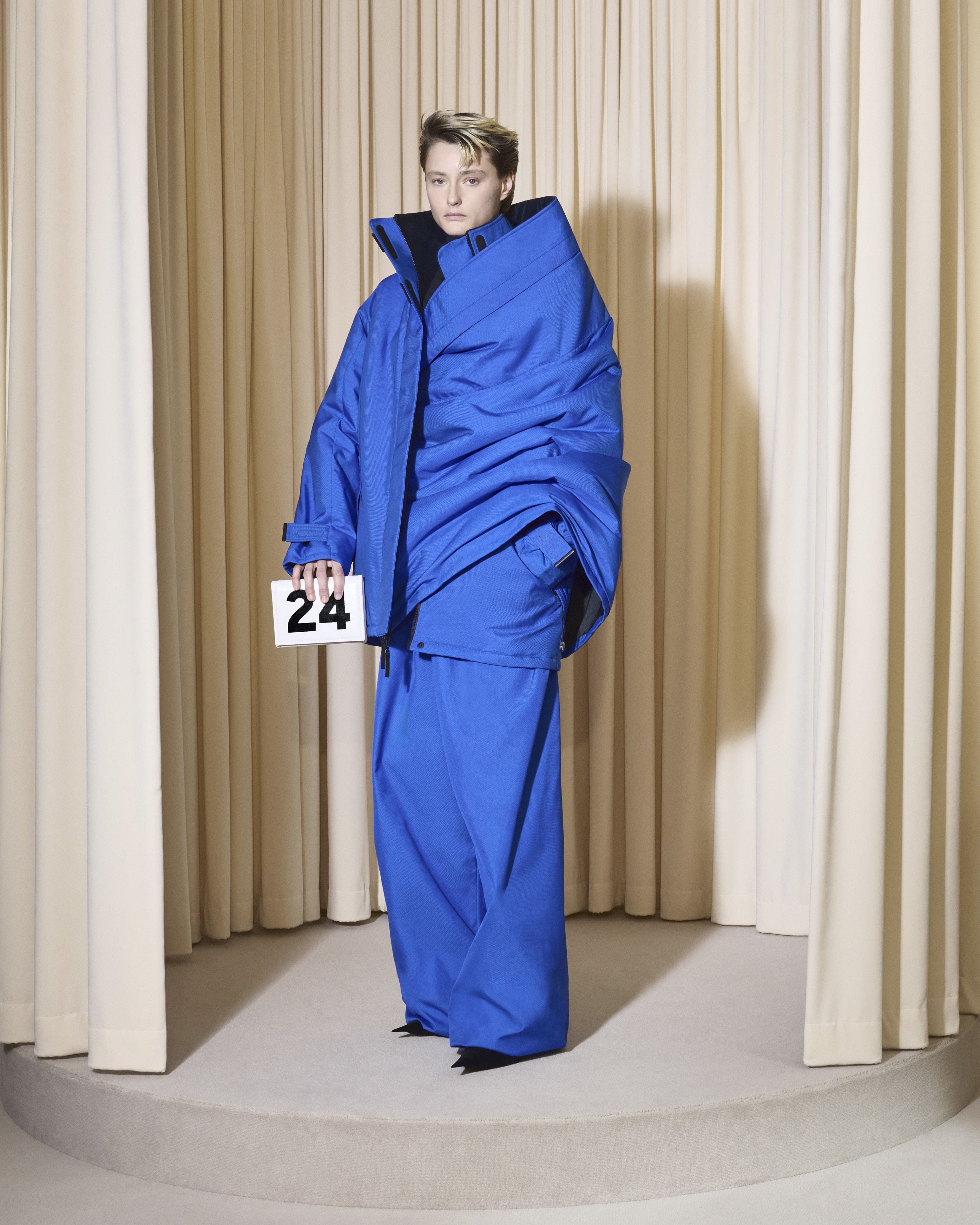 バレンシアガ（BALENCIAGA）2024-25秋冬オートクチュール