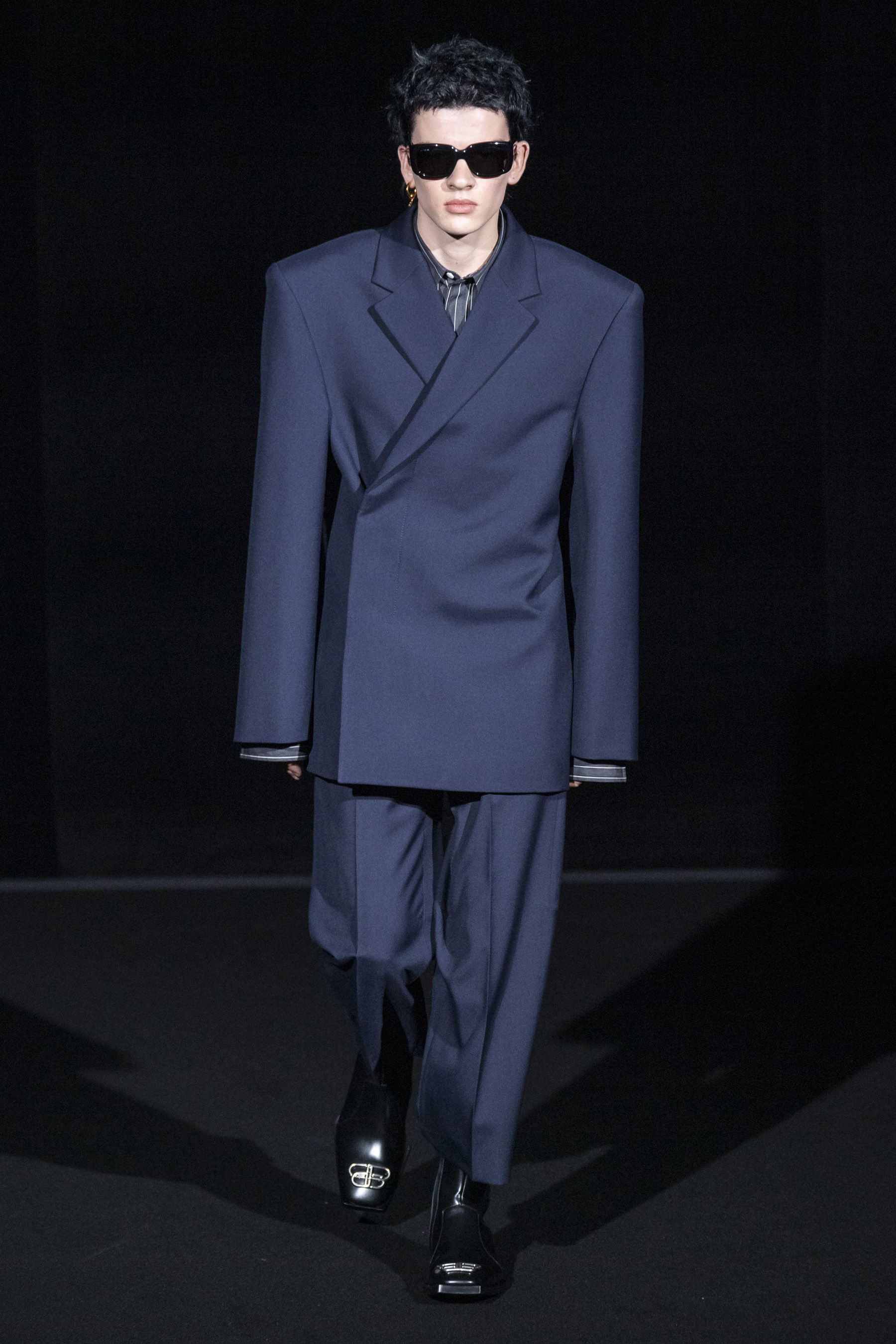 バレンシアガ」(BALENCIAGA)|2019秋冬NY、ロンドン、ミラノ バレンシアガ」(BALENCIAGA)|2019秋冬NY、ロンドン、ミラノ