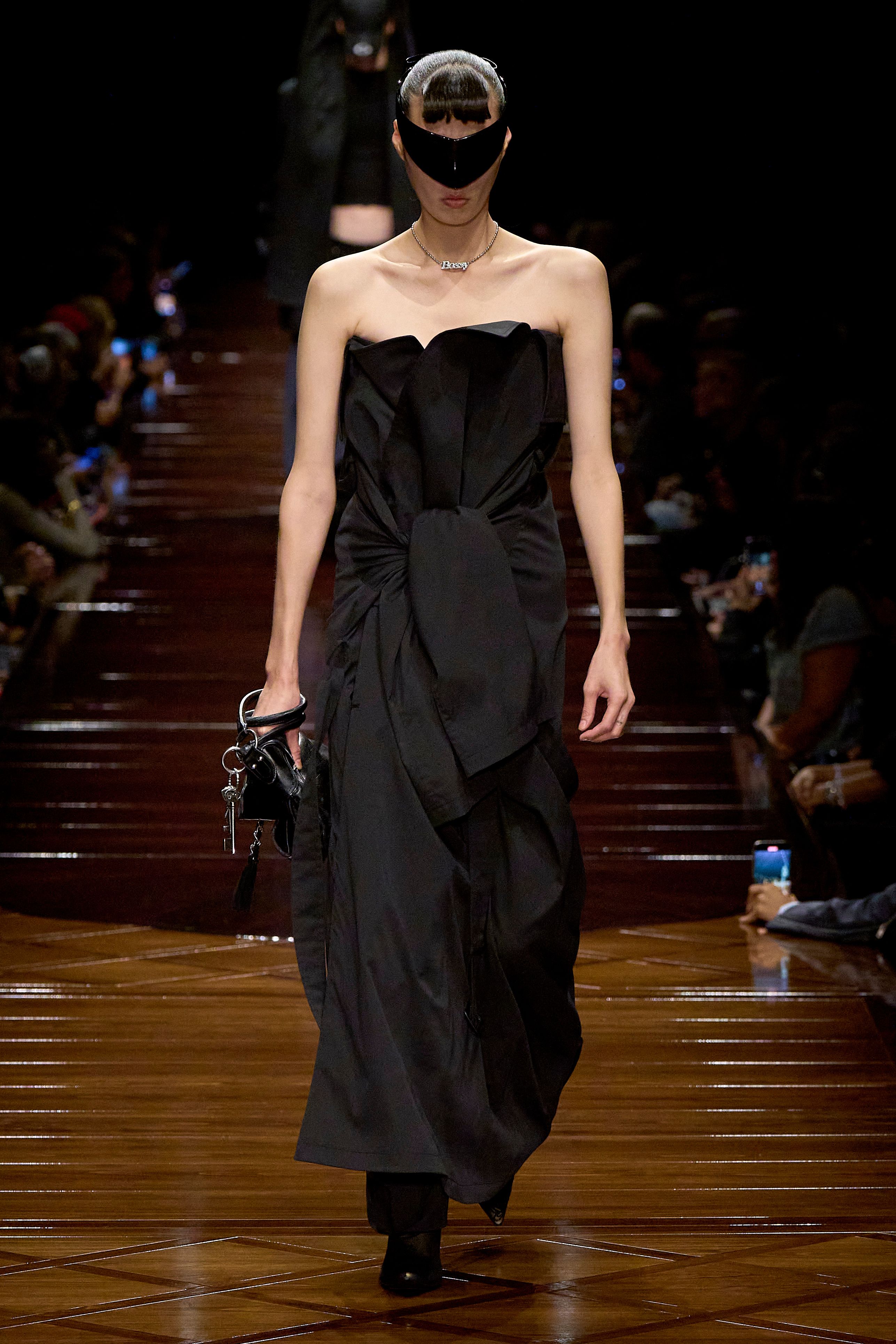 バレンシアガ（BALENCIAGA）」2025春夏コレクション