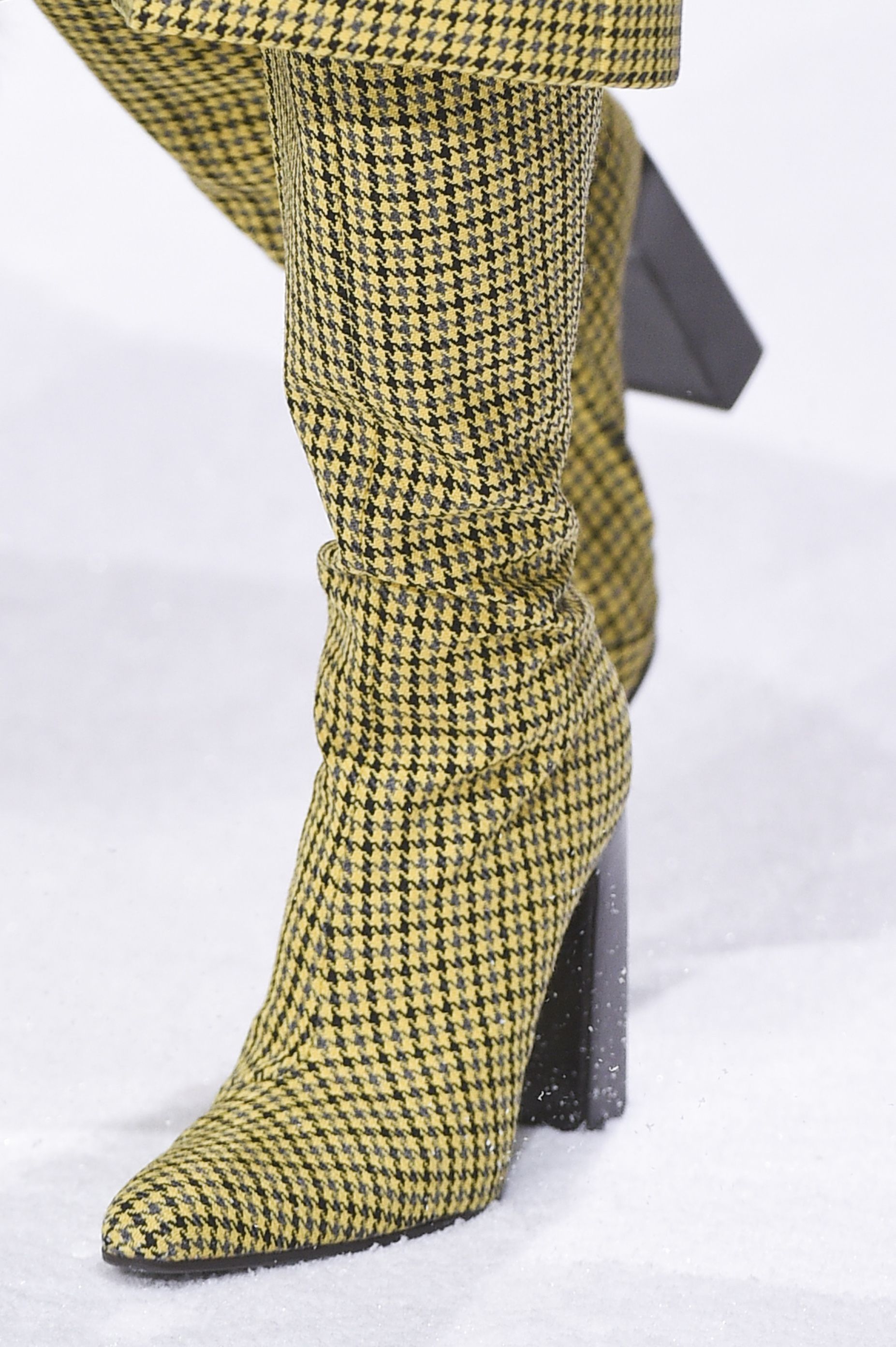 Fendi boots outlet fall 2018