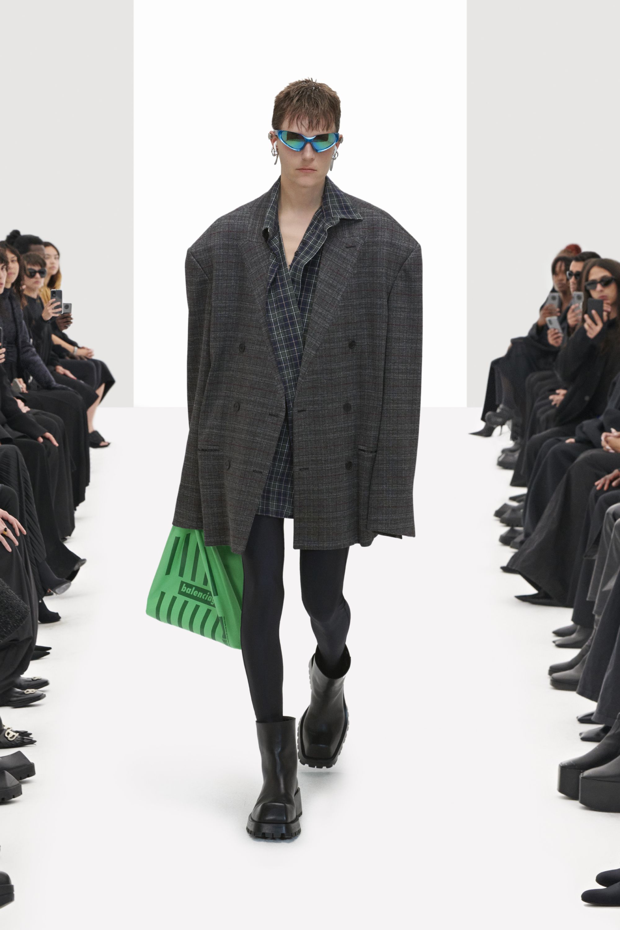 BALENCIAGA - balenciaga 18aw ショー　パリコレ　フォトブック BALENCIAGA - balenciaga 18aw ショー パリコレ フォトブックの