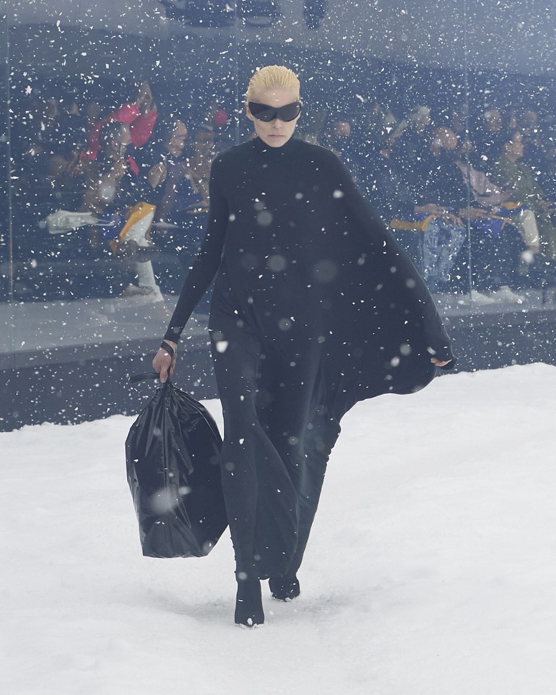 その他 BALENCIAGA THE SNOW GLOBE Balenciaga Snow Globe Gify | TikTok