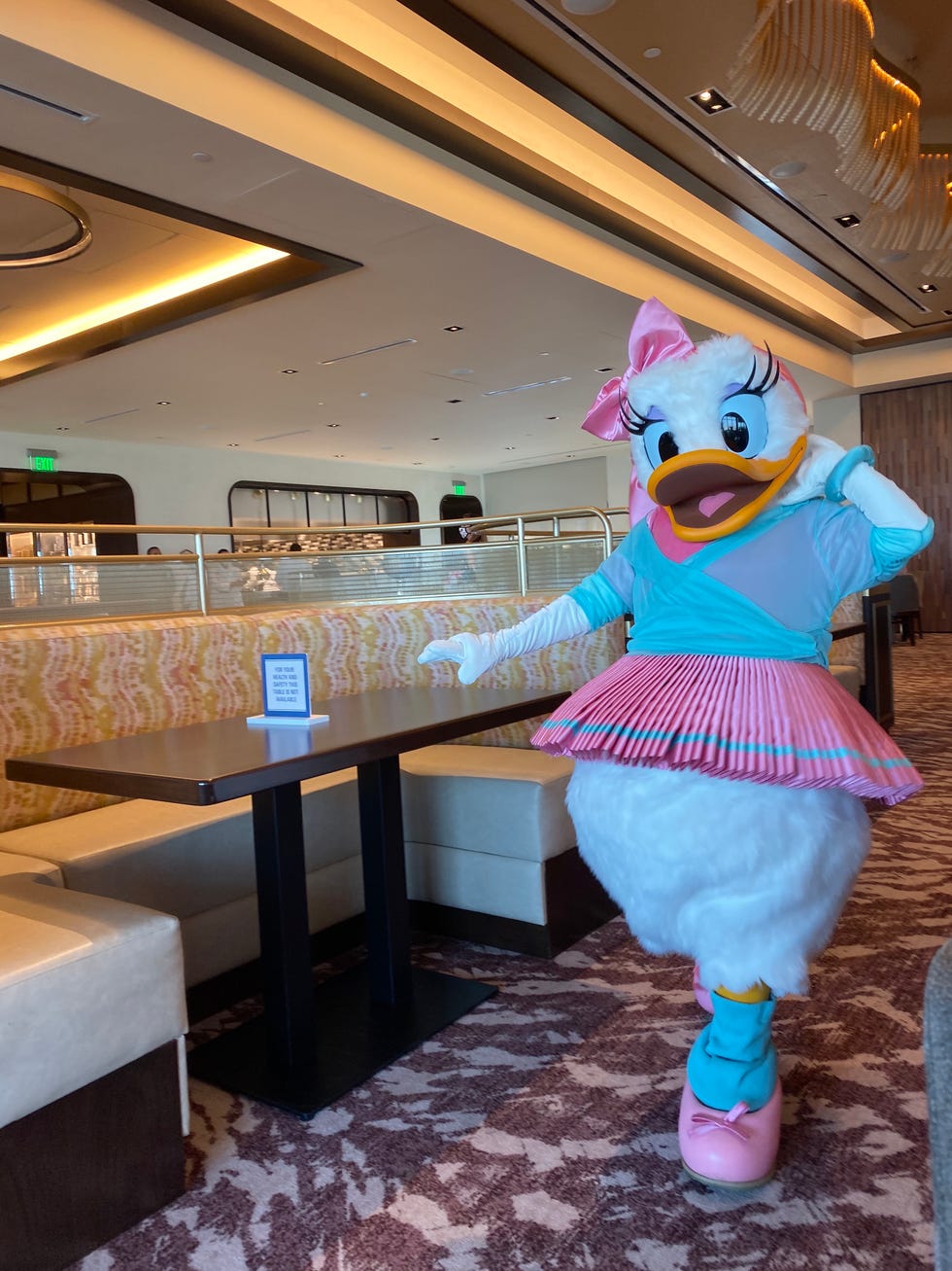 Here's What It's Like To Do Character Dining At Disney After The ...