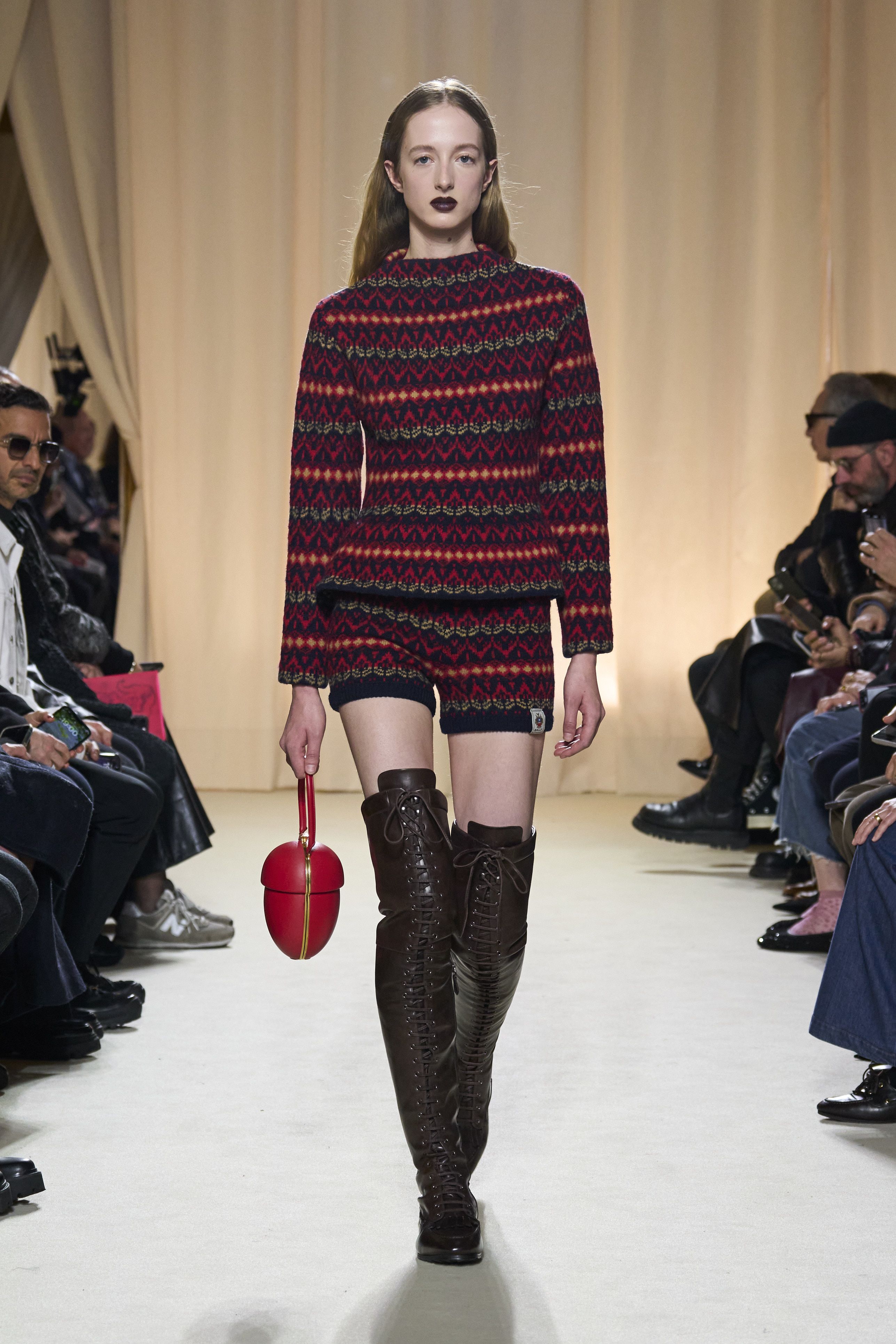 ✨超破格セール！✨美品！✨最高級 BALLY バリー ムートンブルゾン！ バリーの新作は…ノーブルなエーデルワイス刺繍が目印！ | GINGER