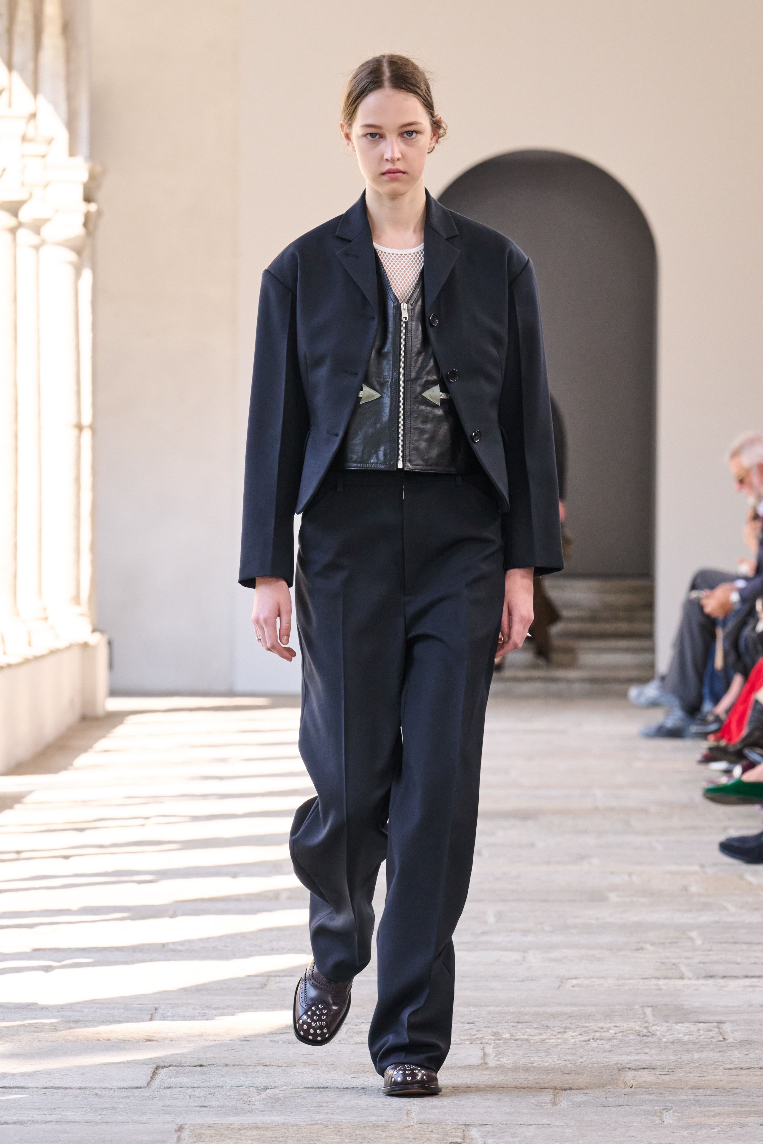 バリー(BALLY)」2025春夏コレクション | ファッション | ELLE バリー(BALLY)」2025春夏コレクション | ファッション | ELLE