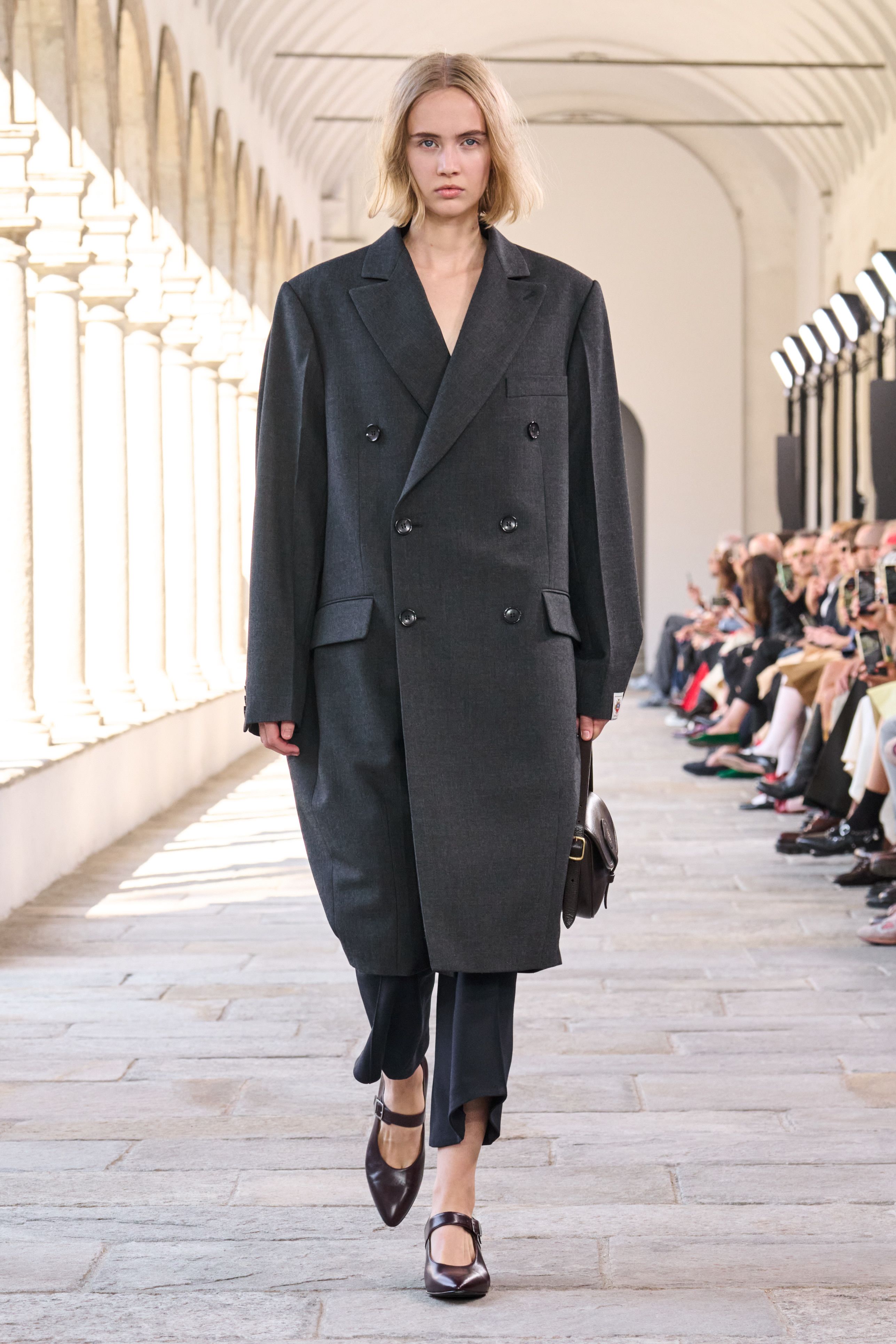 バリー(BALLY)」2025春夏コレクション | ファッション | ELLE バリー(BALLY)」2025春夏コレクション | ファッション | ELLE