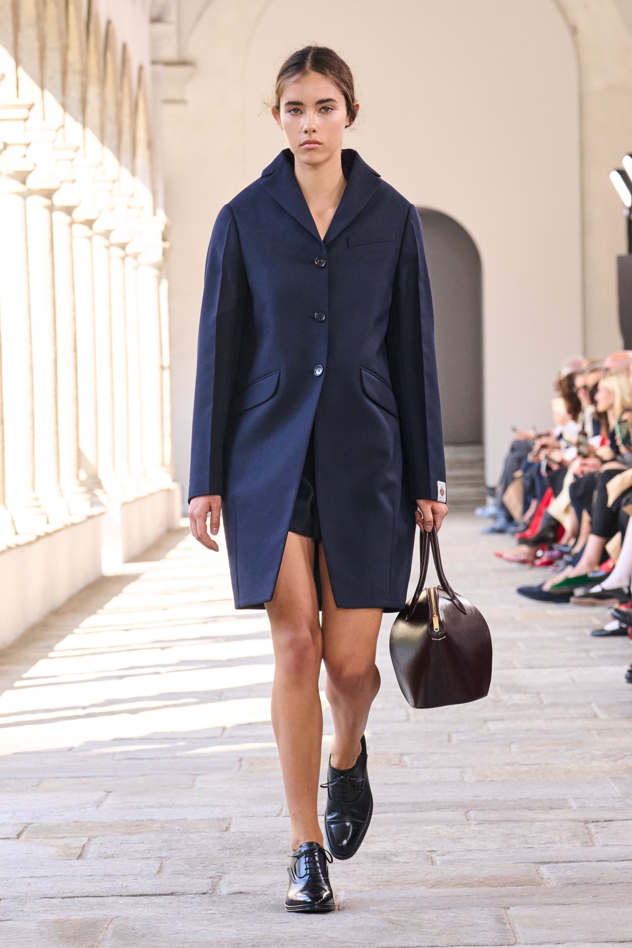 バリー(BALLY)」2025春夏コレクション | ファッション | ELLE バリー(BALLY)」2025春夏コレクション | ファッション | ELLE