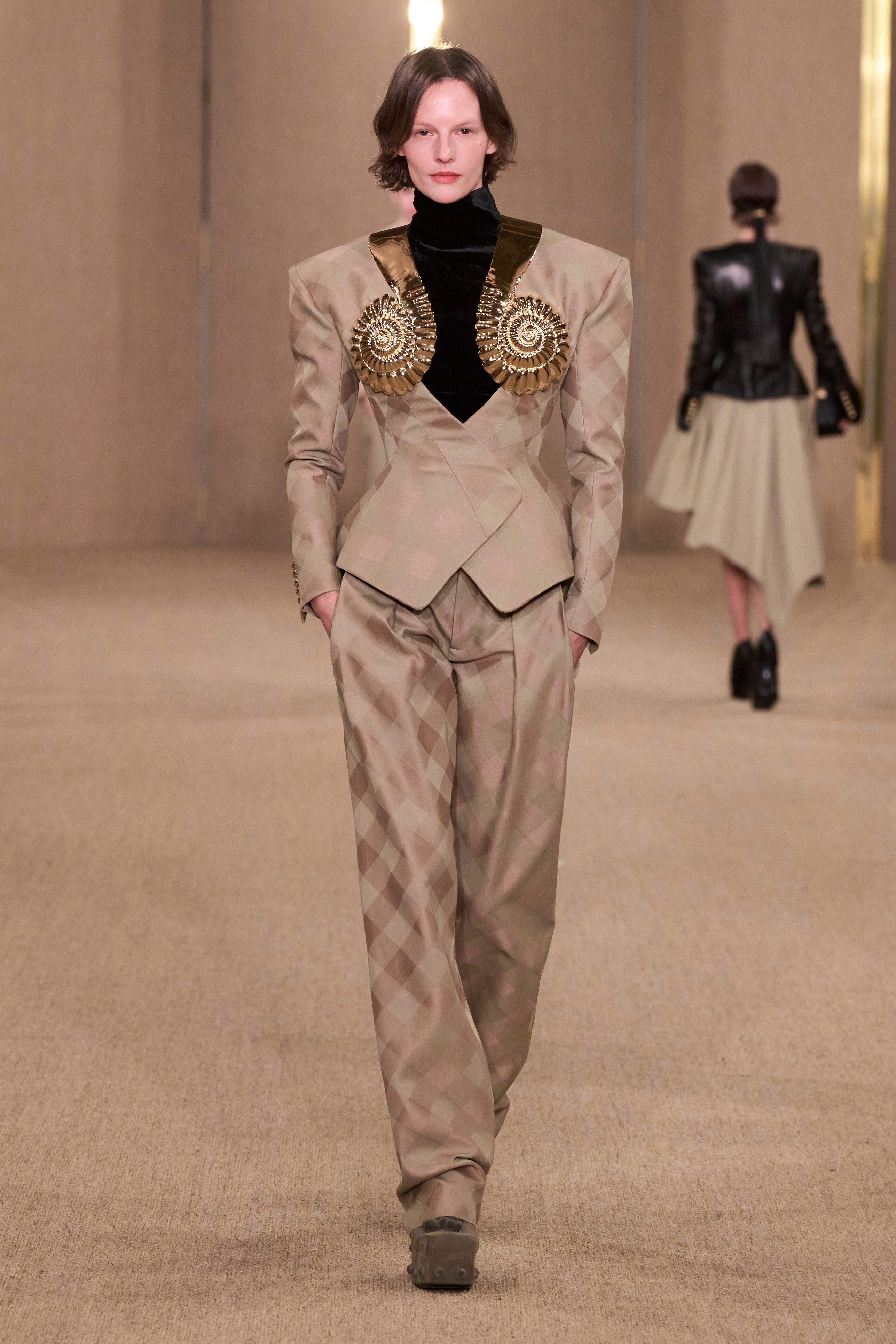 バルマン（BALMAIN）2024-25秋冬コレクション | ファッション