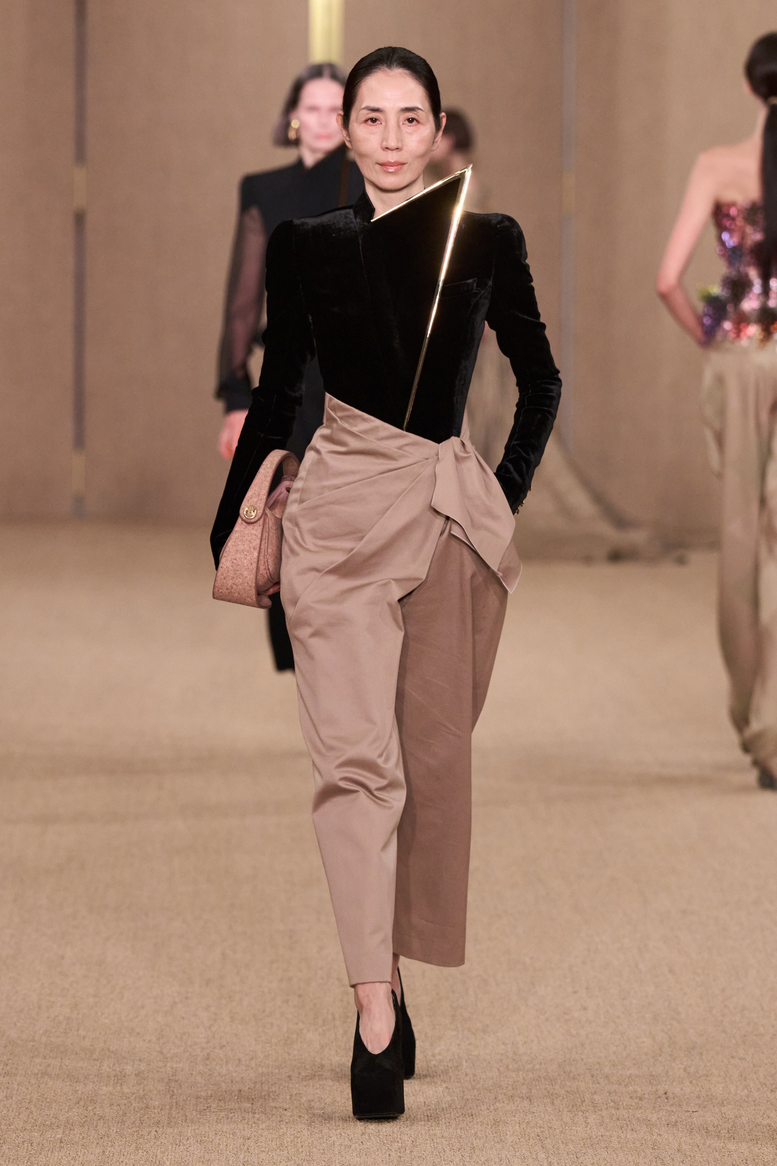 バルマン（BALMAIN）2024-25秋冬コレクション | ファッション