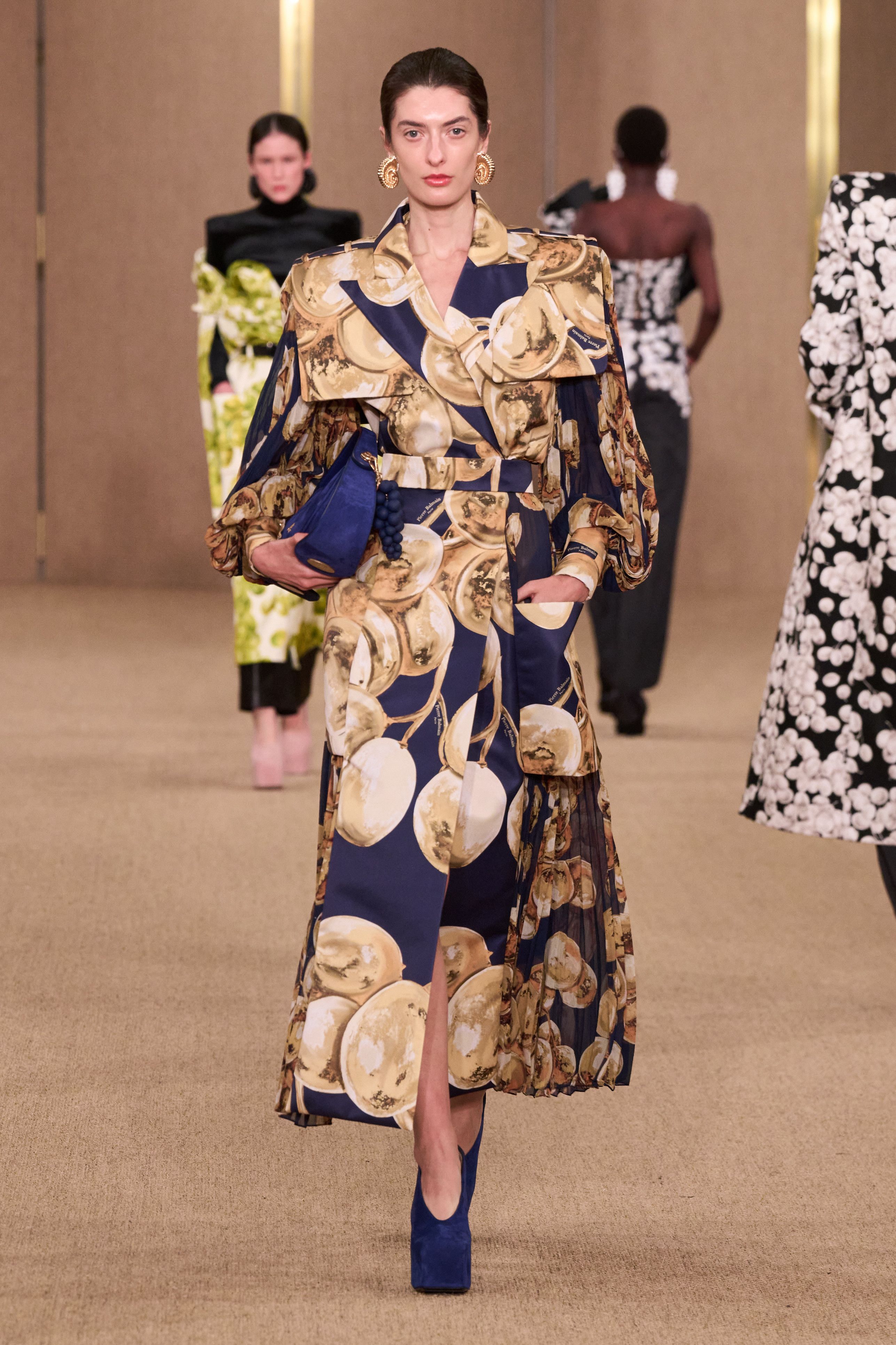 バルマン（BALMAIN）2024-25秋冬コレクション | ファッション