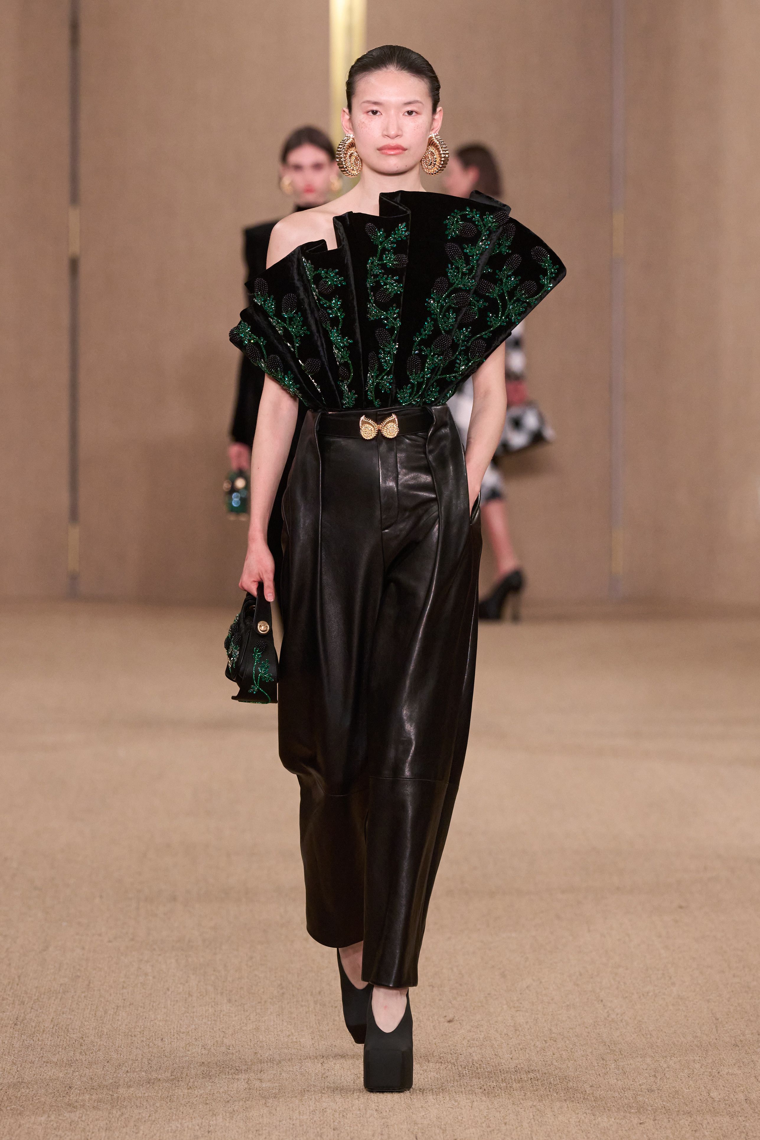 バルマン（BALMAIN）2024-25秋冬コレクション | ファッション