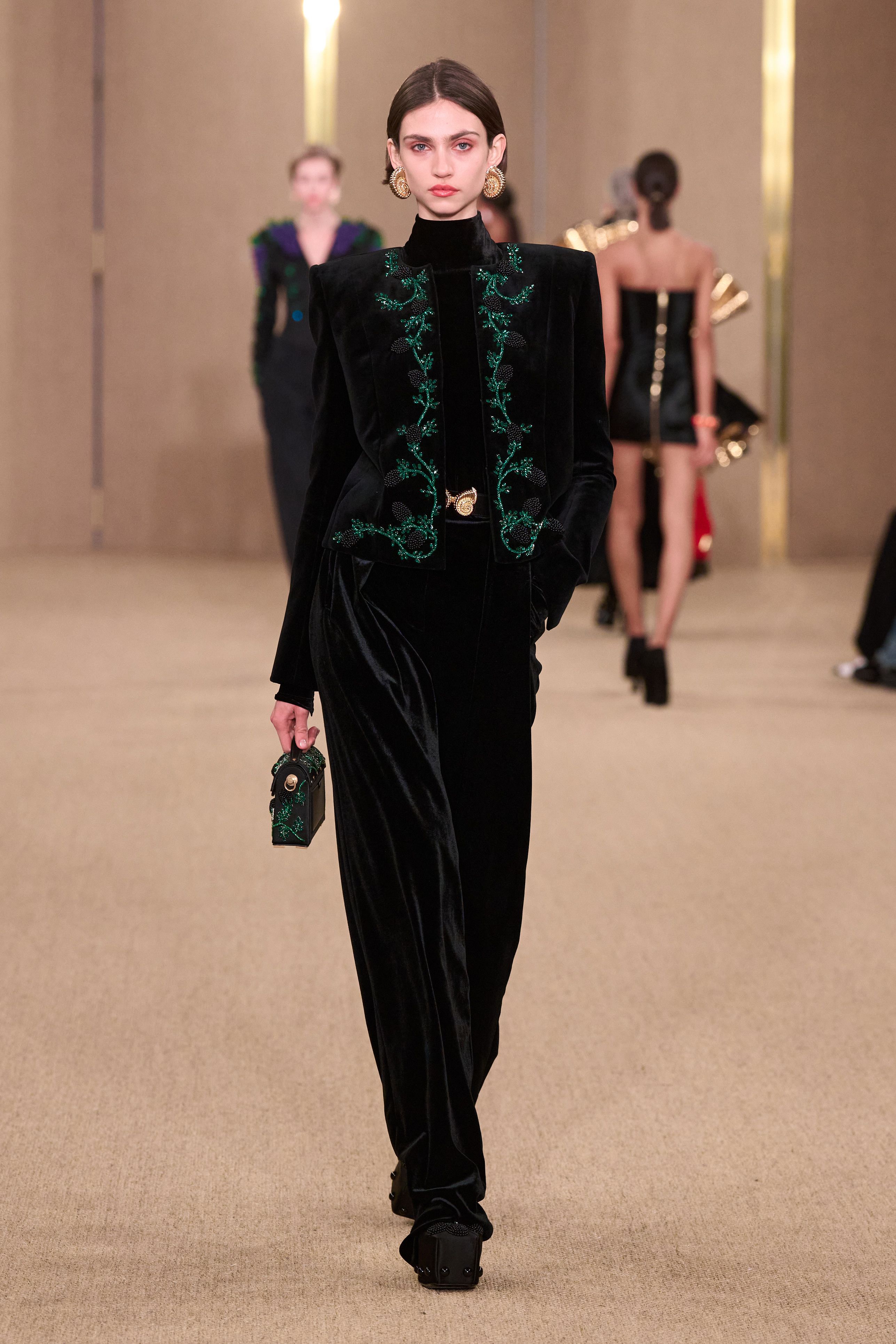 バルマン（BALMAIN）2024-25秋冬コレクション | ファッション