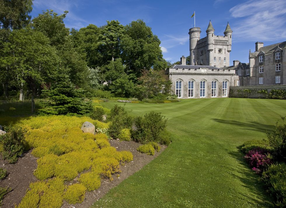 Balmoral Castle - Everything you need to know about the Queen's ...