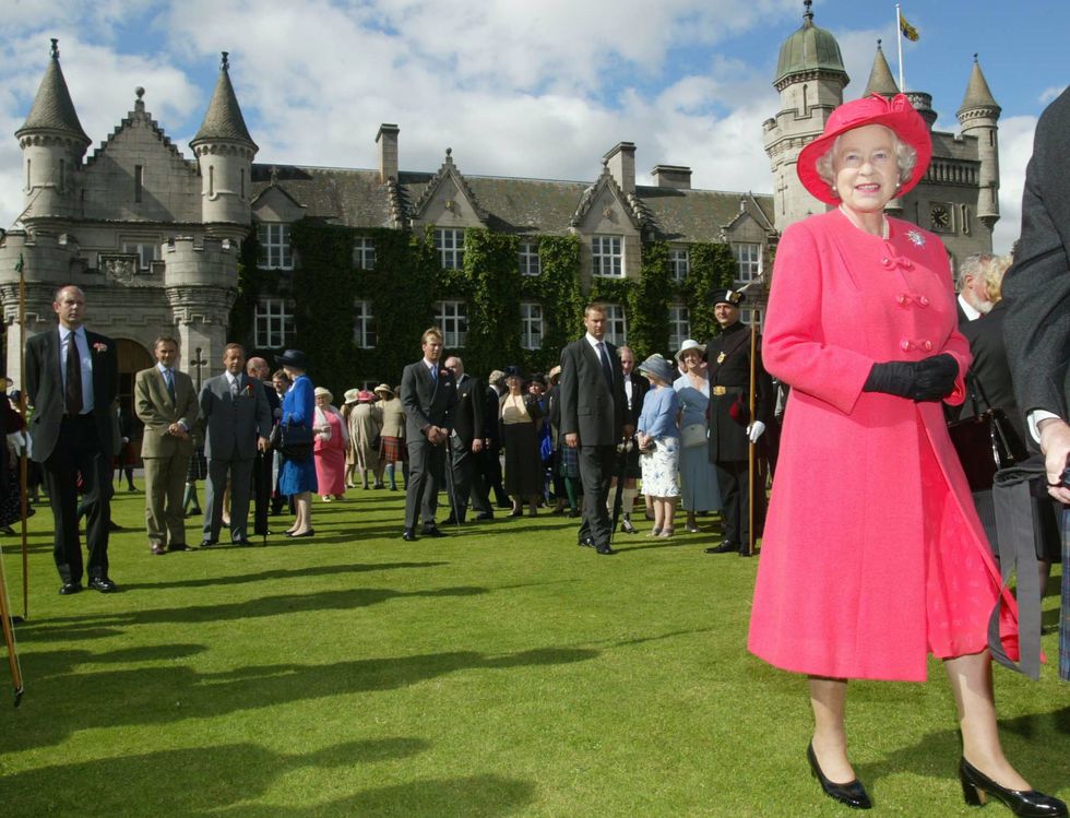 Queen gives Garden Party at end of Golden Jubilee tour