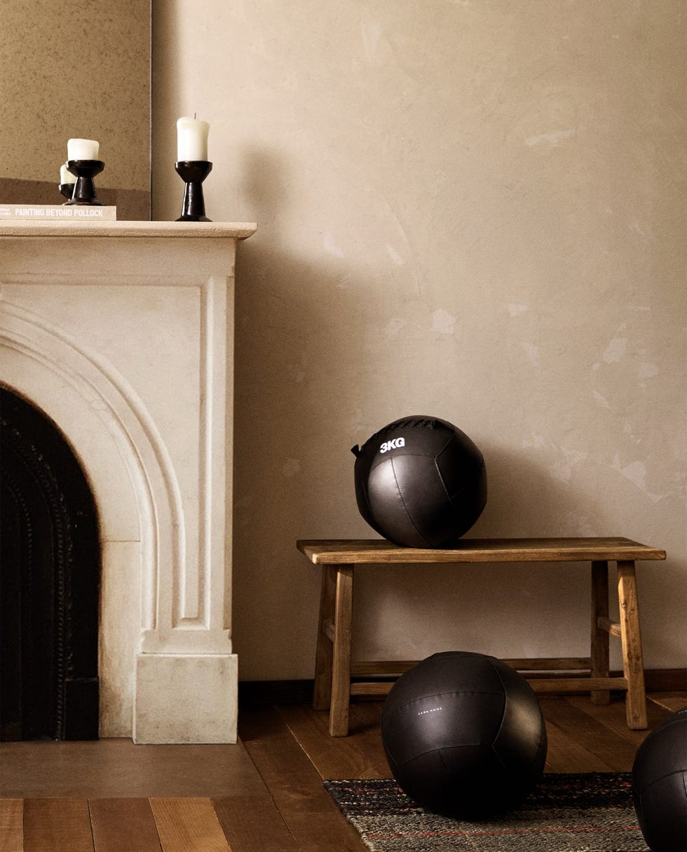 balón con efecto piel de la colección gym de zara home