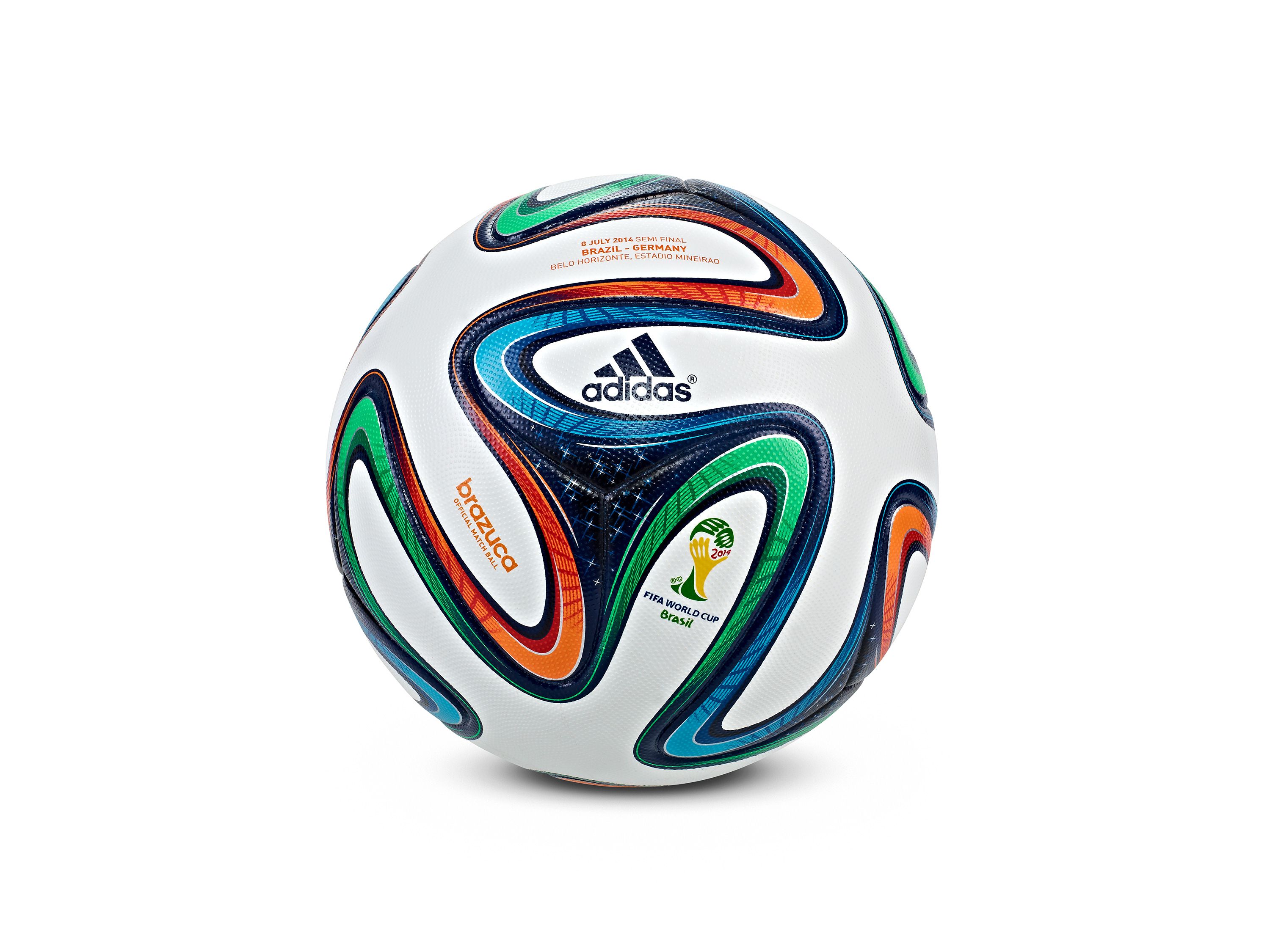 Louis Vuitton mete en un baúl muy especial 13 balones oficiales de los  mundiales de fútbol